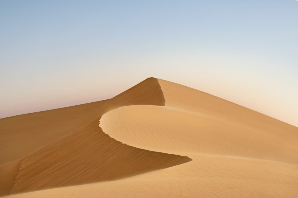 des dunes de sable dans le désert d'arabie